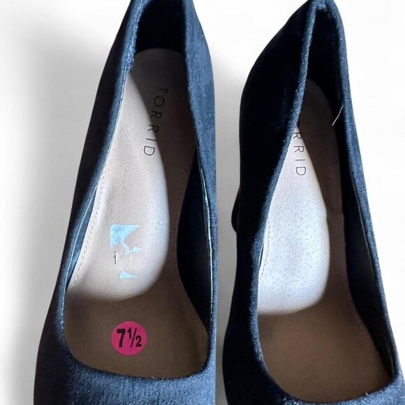 Torrid Platform Pumps Black Size 7.5 - Faux Suede Black (WW) - Picture 5 of 8